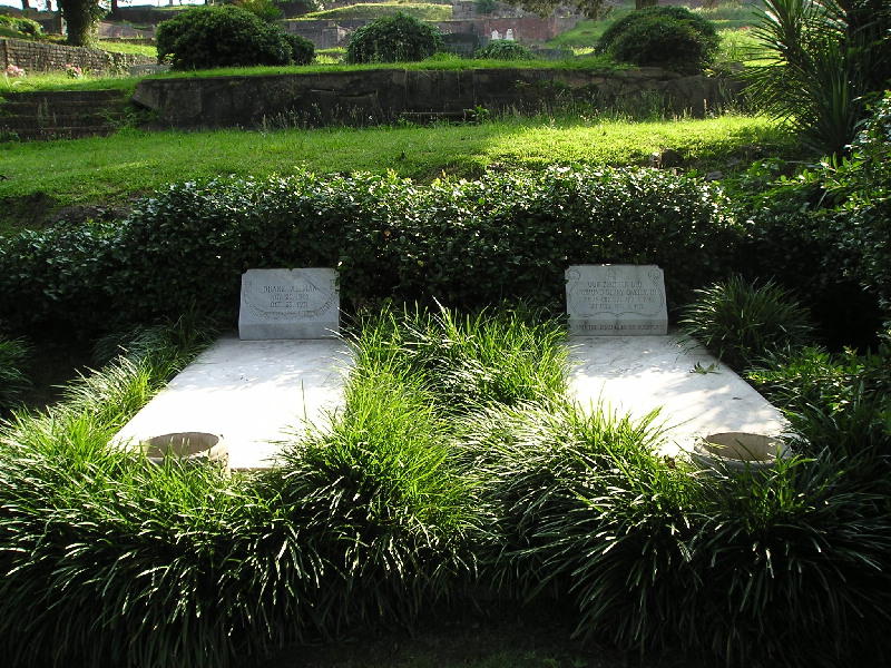 Duane and Berry's graves in Macon 